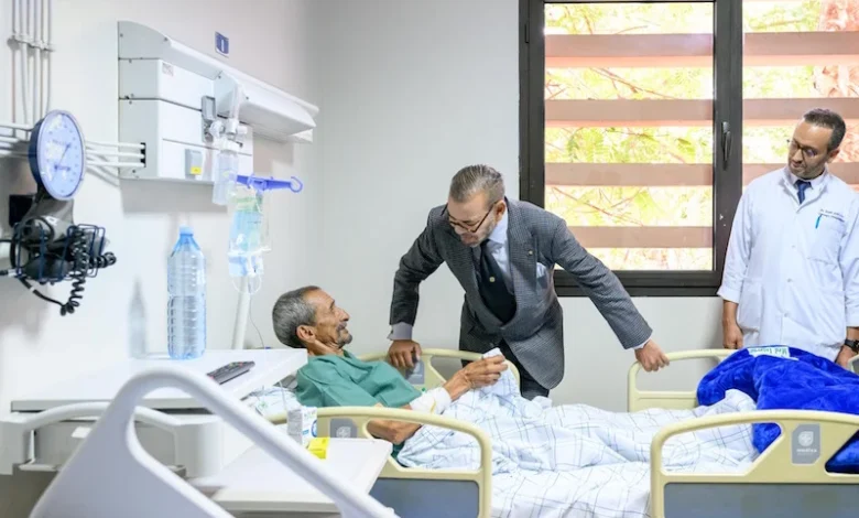 وصول الملك محمد السادس إلى مستشفى مراكش لتفقد الحالة الصحية لضحايا زلزال الحوز