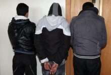 توقيف ثلاثة أشخاص