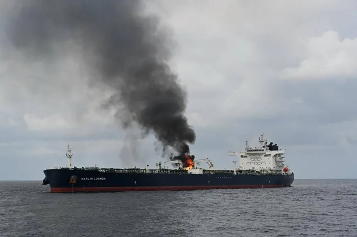 قصف الحوثيين سفينة أمريكية في خليج عدن
