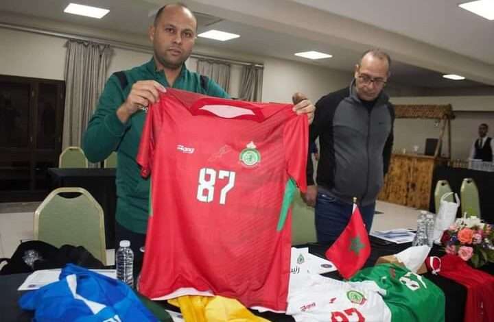 المنتخب الوطني لكرة اليد يواجه الجزائر بقميص مرصع بخارطة المملكة في البطولة العربية بالدارالبيضاء