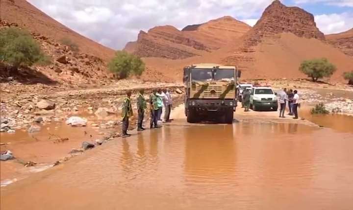 القوات المسلحة الملكية تتدخل لإغاثة المنكوبين في فيضانات طاطا