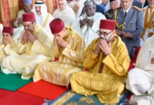 الملك محمد السادس يؤدي صلاة العيد