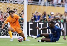 ياسين بونو يتصدى لركلة جزاء فالفيردي في آخر اللحظات ويقود الهلال للتعادل مع ريال مدريد