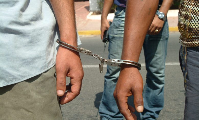 توقيف شخصين