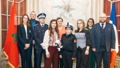 استقبال الطفل نزار بطل الصمود اليومي بسفارة المغرب بباريس