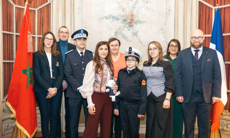 استقبال الطفل نزار بطل الصمود اليومي بسفارة المغرب بباريس