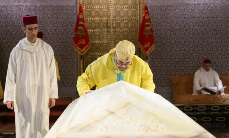 الملك محمد السـادس يترحم على روح جده محمد الخامس